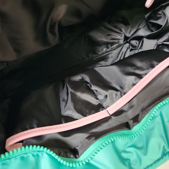 WILDFOX Lips Quilted Green Puffy Tote New - Picture 13 of 13